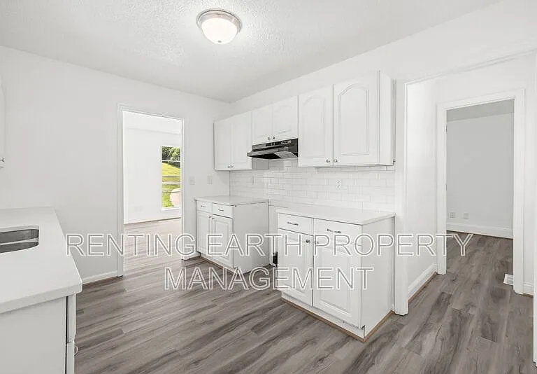 600 Westwood Ave — Photo 13