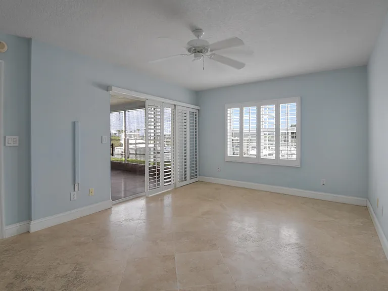 324 Village Dr #B — Photo 20