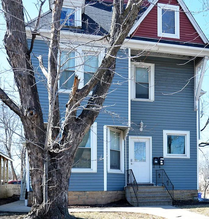 877 Snelling Ave N #2