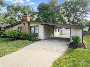 525 S Park St, Westmont, IL 60559