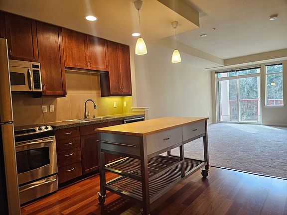 4th image of 16141 Cleveland St Unit 501