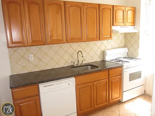 Rented by Realty 2000 Corp | media 2