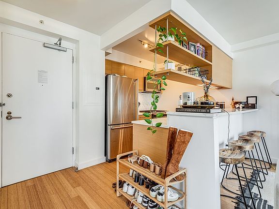 3rd image of 100 W 39th St APT 40A