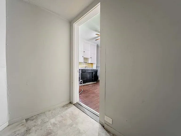 3484 W 58th St — Photo 14