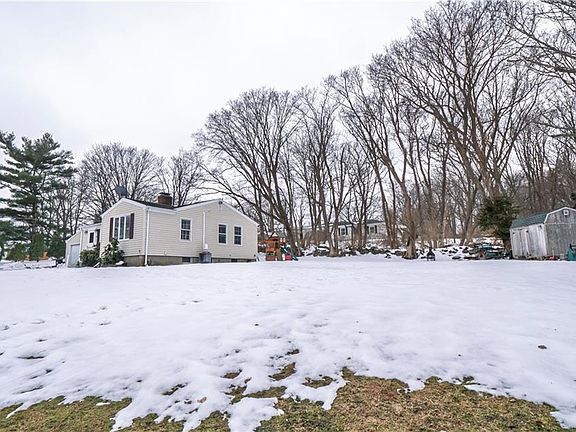 4th image of 22 Maple Dr