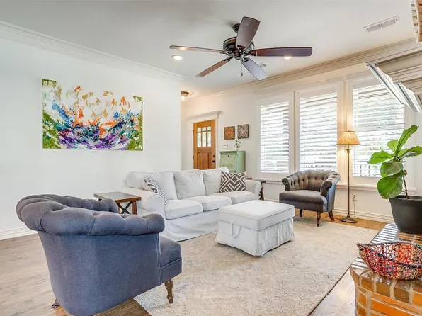 2104 W Morphy St, Fort Worth, TX 76110