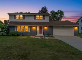 506 Pine Ter, Green Bay, WI 54303