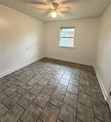 2737 Yorktowne Dr — Photo 6