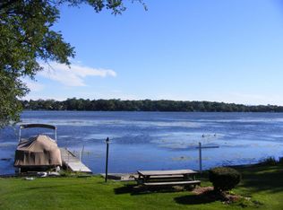 8021 W Lakeshore Dr, Burlington, WI 53105