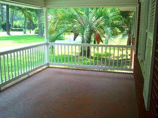5th image of 2110 Jerry Jones Dr