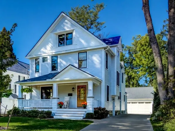88 Hall St, Chagrin Falls, OH 44022
