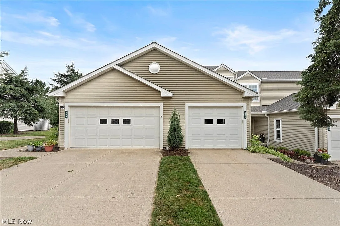 2 bed, 2.5 bath, 2074 sqft, $2,000 — Photo 2