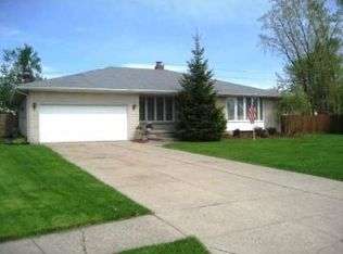 23 Candice Ct, Lancaster, NY 14086