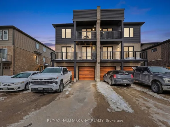 31 Pumpkin Corner Cres #9, Barrie, ON L9J 0T5