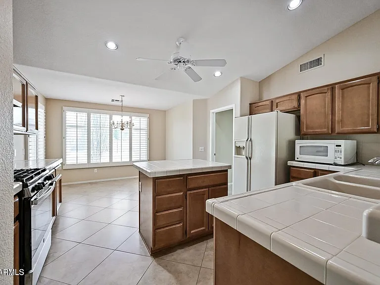 9222 E Crystal Dr — Photo 8