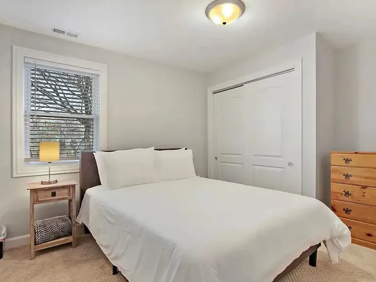 841 E Rockland Rd — Photo 17