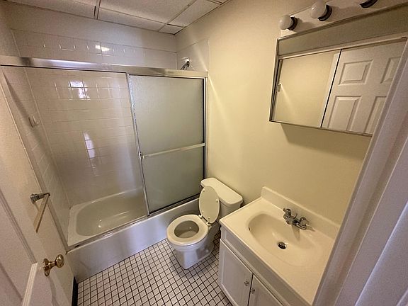5th image of 84 Essex St #82