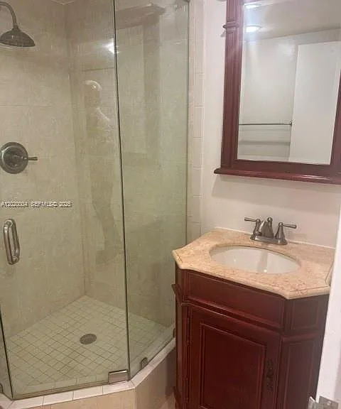 5401 Collins Ave #1213 — Photo 29