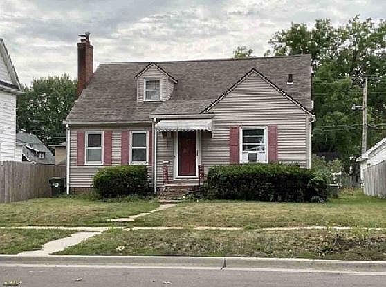 1st image of 1621 W 3rd St