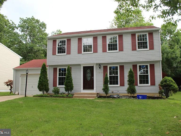 8619 Hayshed Ln — Photo 1
