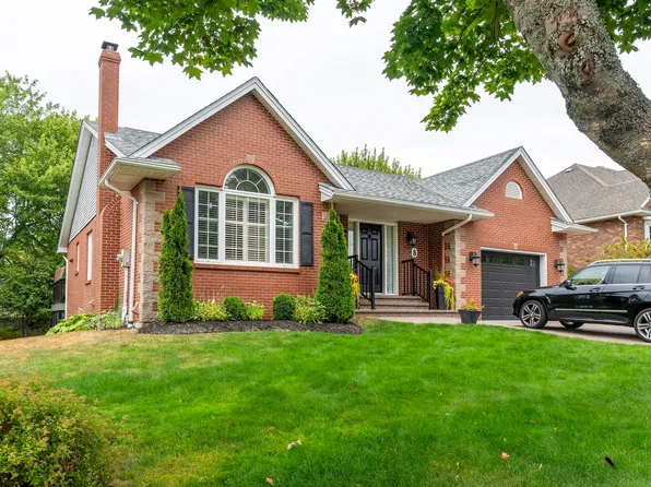 8 Stockleigh Pl, Halifax, NS B3M 4K4