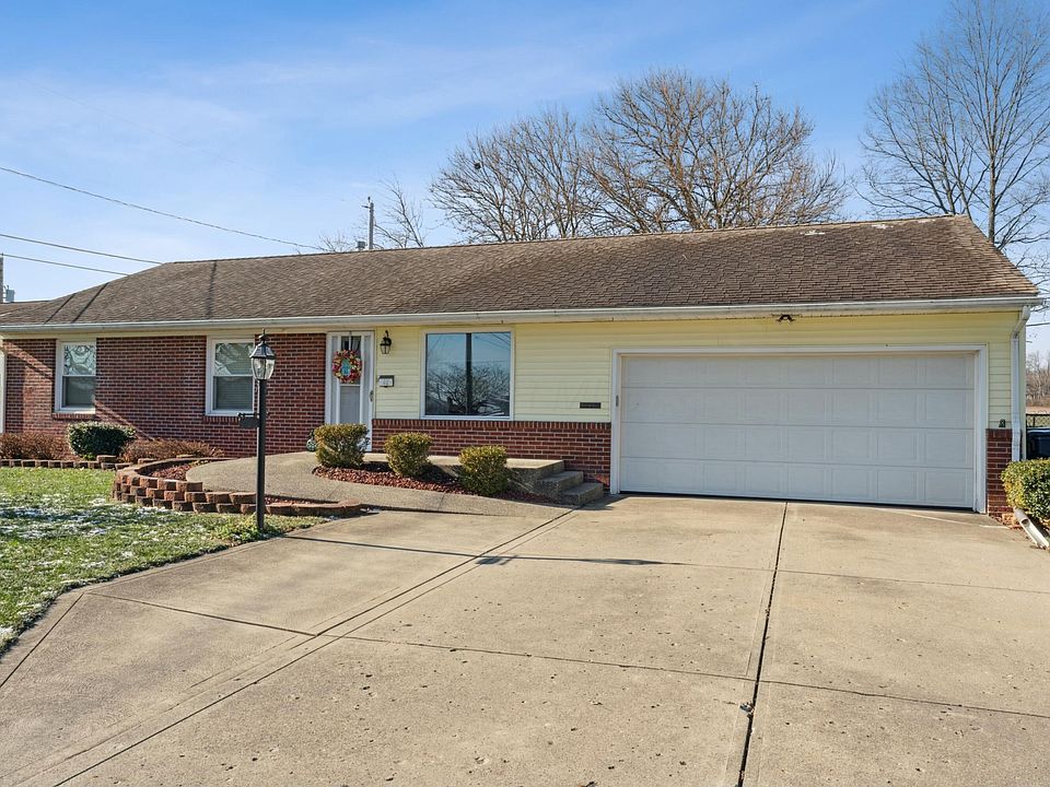 1st image of 92 Maureen Dr