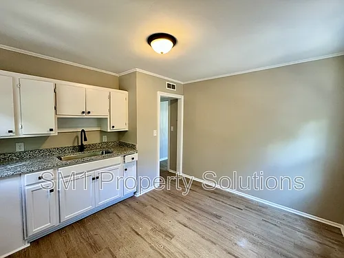 1020 Nancy Ln SE Photo 1