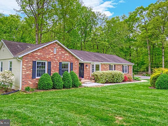 Gorgeous rambler - over 3000 sqft