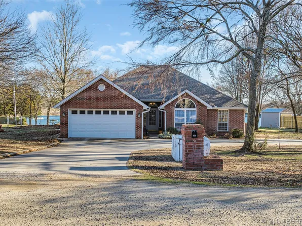 505 Five Lakes Dr, Sulphur, OK 73086