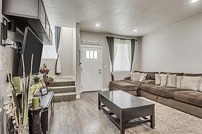 4th image of 1109 W Emerald Pools Ln #1