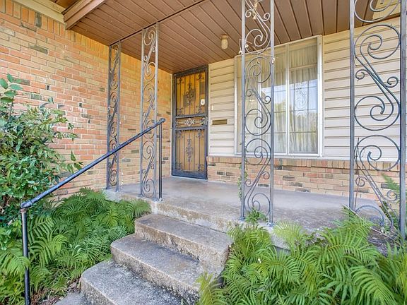 3rd image of 1830 Elmwood Blvd