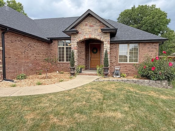 2nd image of 1063 E Maryland Court