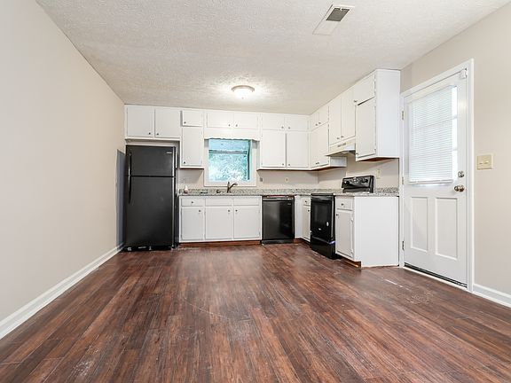 5th image of 4031 Wrexham Dr