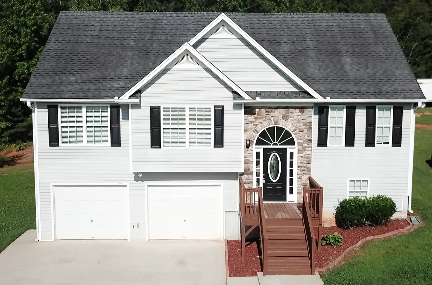 Amazing 4 bedroom 2 bath home — Photo 1