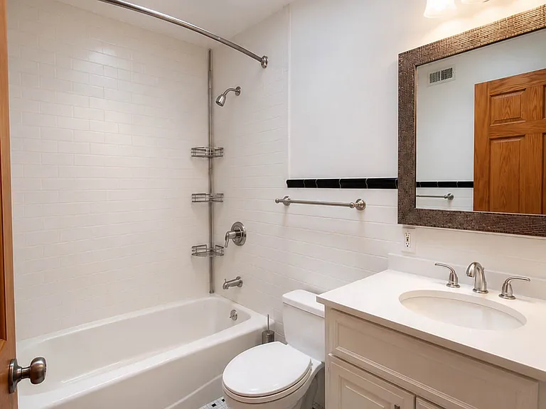 24-25 43rd St #3 — Photo 4