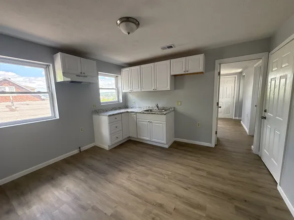 1450 Fleming Ave, Mc Kees Rocks, PA