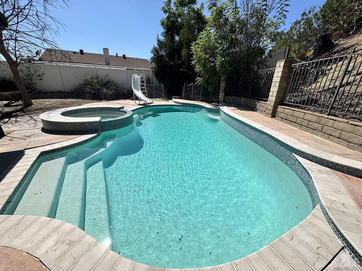 4 bed, 2.5 bath, 2176 sqft, $5,200 — Photo 2
