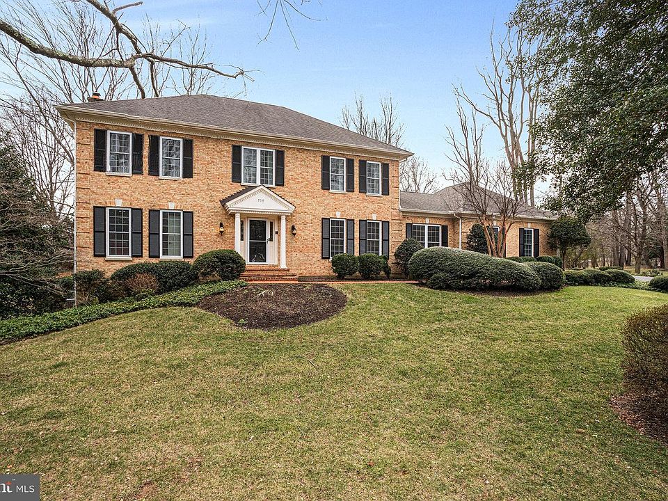 1st image of 705 Crown Meadow Dr