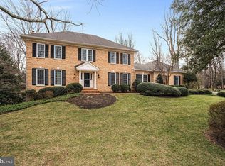 705 Crown Meadow Dr, Great Falls, VA 22066