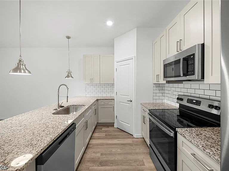 26481 Sandhill Blvd — Photo 14