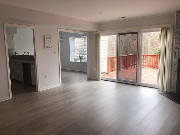 3rd image of 170 Becket Pl