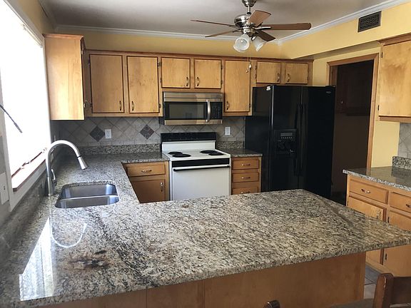 3rd image of 1465 SE Rivergreen Cir