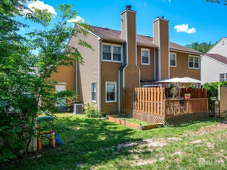 7 Buttonwood Dr — Photo 32