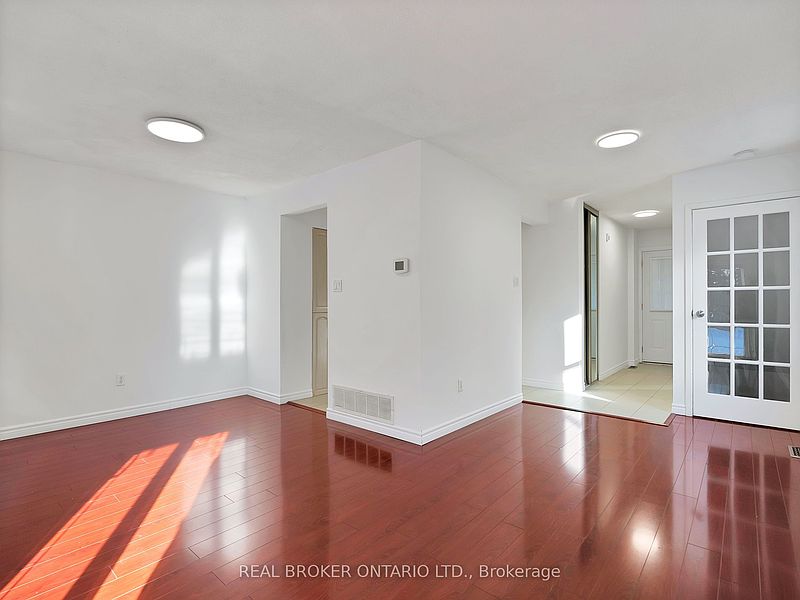 Mississauga House for rent - 3 Bedrooms — photo 2