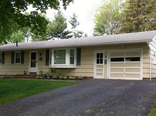 61 Sandalwood Dr, Rochester, NY 14616