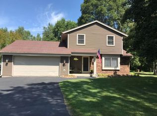 530 Partridge Ct, Pewaukee, WI 53072