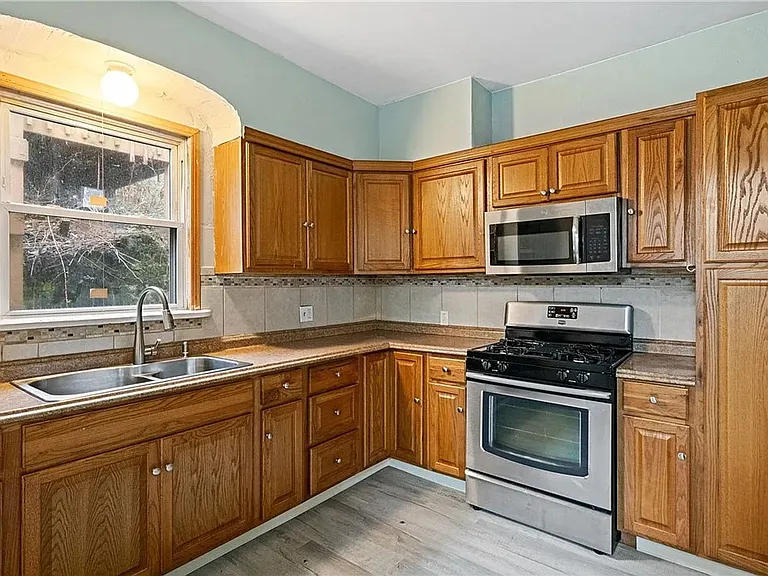 530 Carothers Ave — Photo 2