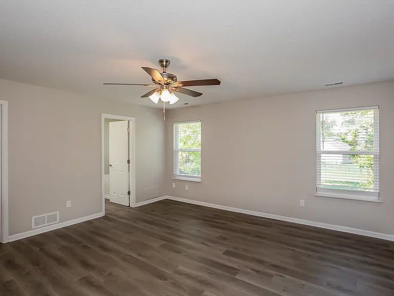 7018 Oldham Dr — Photo 10