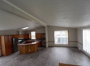 9079 Greentree Dr #60, Newport, MI 48166