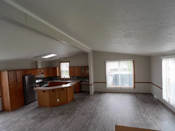 9079 Greentree Dr #60, Newport, MI 48166